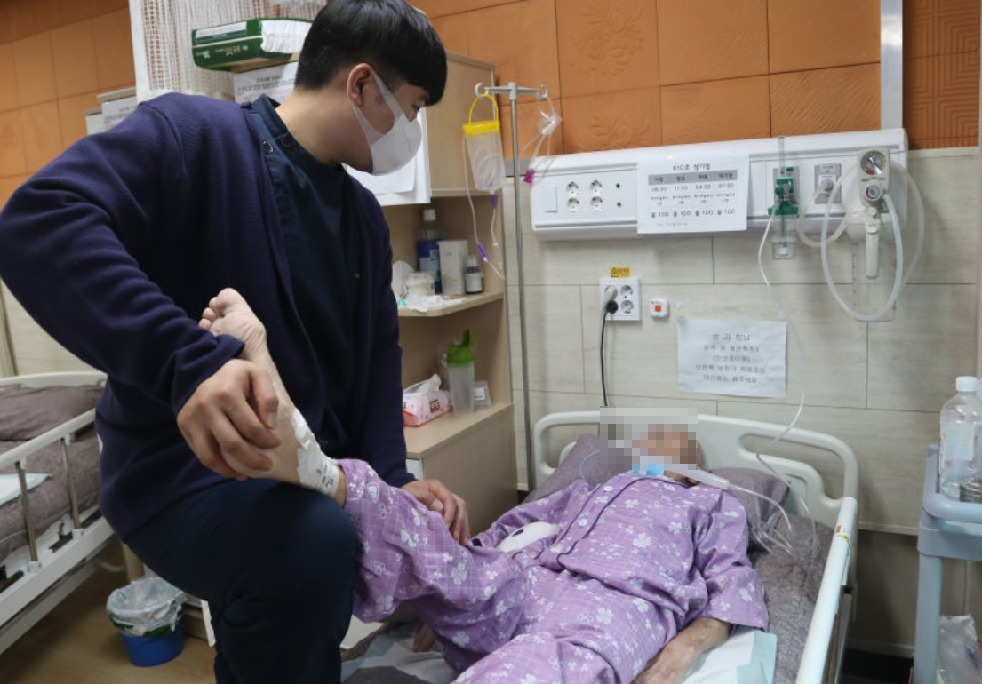 뇌경색 후유증 마비, 어떻게 극복할까요